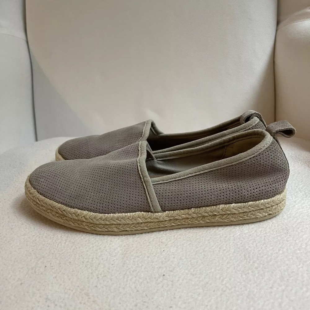 Clarks soft cushion Taupe Espadrille Flats size 6